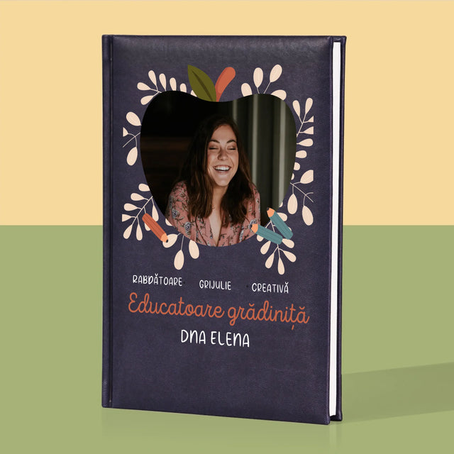 Fotografie Si Semnătură: Educatoare Grădiniță - Carte Pentru Notițe