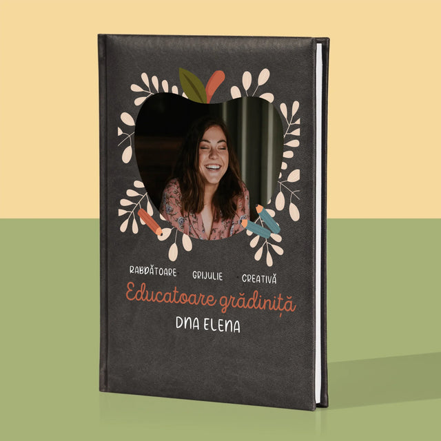 Fotografie Si Semnătură: Educatoare Grădiniță - Carte Pentru Notițe