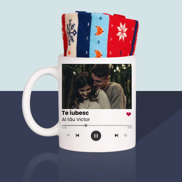 Fotografie Si Semnătură: Spotify Cu Cod Qr - Șosete De Iarnă Într-O Cană