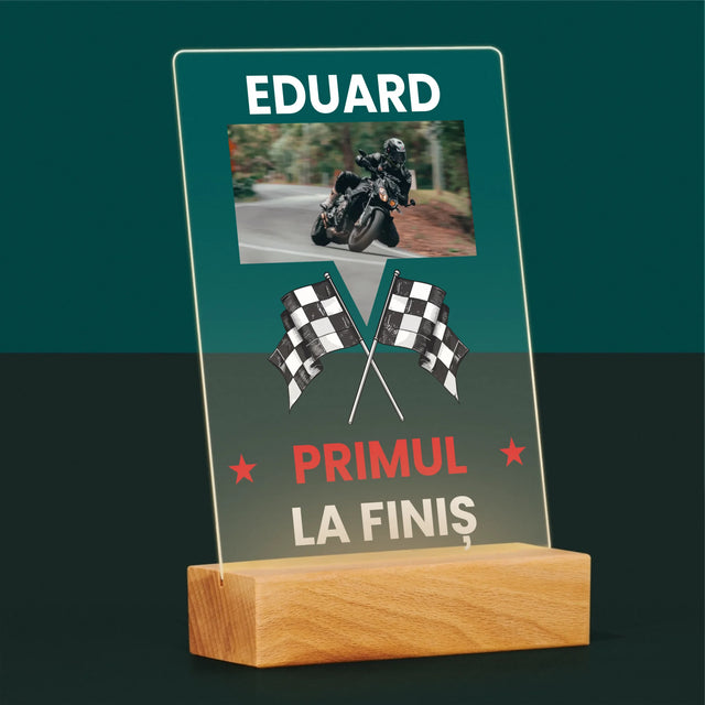 Fotografie Si Semnătură: Primul La Finiș - Imprimare Pe Sticlă Acrilică (Verticală)