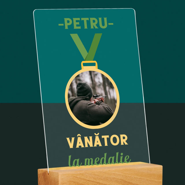 Fotografie Si Semnătură: Vânător La Medalie - Imprimare Pe Sticlă Acrilică (Verticală)