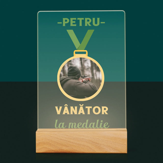 Fotografie Si Semnătură: Vânător La Medalie - Imprimare Pe Sticlă Acrilică (Verticală)