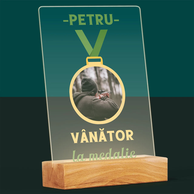 Fotografie Si Semnătură: Vânător La Medalie - Imprimare Pe Sticlă Acrilică (Verticală)